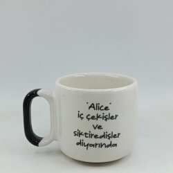 ALİCE İÇ ÇEKİŞLER DİYARINDA-ARYA ÇAY FİNCANI - SİYAH SAP - 