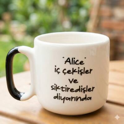 ALİCE İÇ ÇEKİŞLER DİYARINDA-ARYA ÇAY FİNCANI - SİYAH SAP - 1