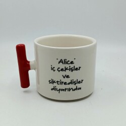 ALİCE İÇ ÇEKİŞLER DİYARINDA-T KUPA - KIRMIZI SAP - 