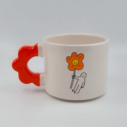 ÇİÇEK TUTAN ADAM-PAPATYA KUPA - TURUNCU SAP - 