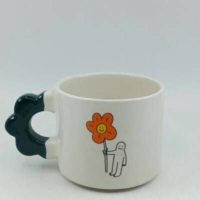 ÇİÇEK TUTAN ADAM-PAPATYA KUPA - YEŞİL SAP - 1