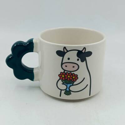 ÇİÇEK TUTAN İNEK-PAPATYA KUPA - YEŞİL SAP - 1