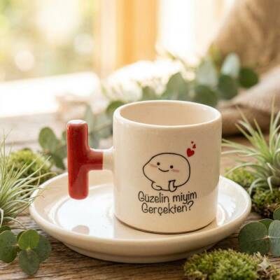 GÜZELİN MİYİM GERÇEKTEN?-T TÜRK KAHVESİ FİNCANI - KIRMIZI SAP - 1