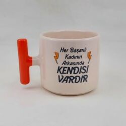 HER BAŞARILI KADININ ARKASINDA - T KUPA - TURUNCU SAP - 