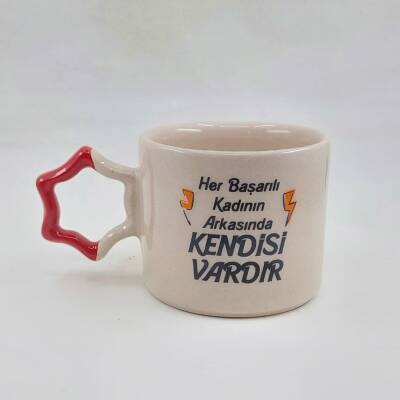 HER BAŞARILI KADININ ARKASINDA - YILDIZ KUPA - KIRMIZI SAP - 1