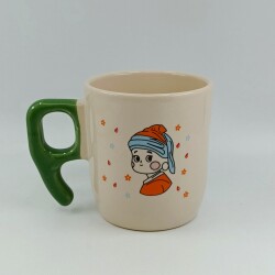 İNCİ KÜPELİ KIZ ÇİZİM-NONA KUPA - YEŞİL SAP - 