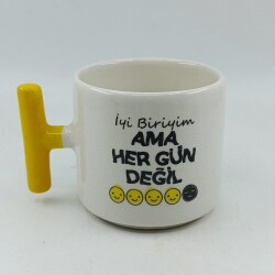 İYİ BİRİYİM AMA HER GÜN DEĞİL - T KUPA - SARI SAP - 