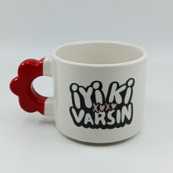 İYİ Kİ VARSIN XOXO-PAPATYA KUPA - KIRMIZI SAP - 