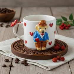 KAHVERENGİ ŞAPKALI KIRMIZI KALPLİ KAHVERENGİ PANT AYICIK - 3D-3D KABARTMA KUPA - 3D AYICIK - 