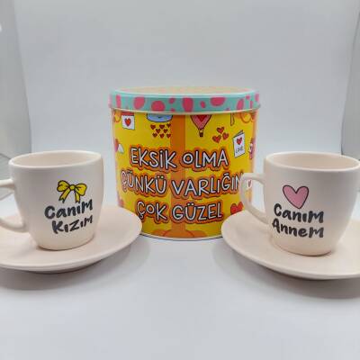 KALP CANIM ANNEM & CANIM KIZIM KURDELE-SİLİNDİR METAL KUTU KAHVE - İKİLİ TÜRK KAHVESİ FİNCANI TRANSPARAN SAP - 1