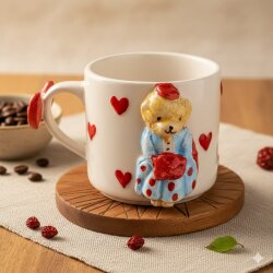 MAVİ ELBİSELİ KIRMIZI KALPLİ AYICIK - 3D-3D KABARTMA KUPA - 3D AYICIK KIRMIZI KURDELELİ SAP - 