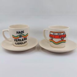 RENKLİ T1 & RENKLİ HADİ Bİ YERLERE GİDELİM-İKİLİ TÜRK KAHVESİ FİNCANI - TRANSPARAN - 1
