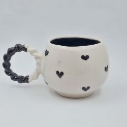 SİYAH KALPLER SARMAL - 3D-ÖRGÜLÜ BALONCUK KUPA - 3D - 