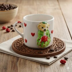 YEŞİL ELBİSELİ KIRMIZI KALPLİ AYICIK - 3D-3D KABARTMA KUPA - 3D AYICIK - 